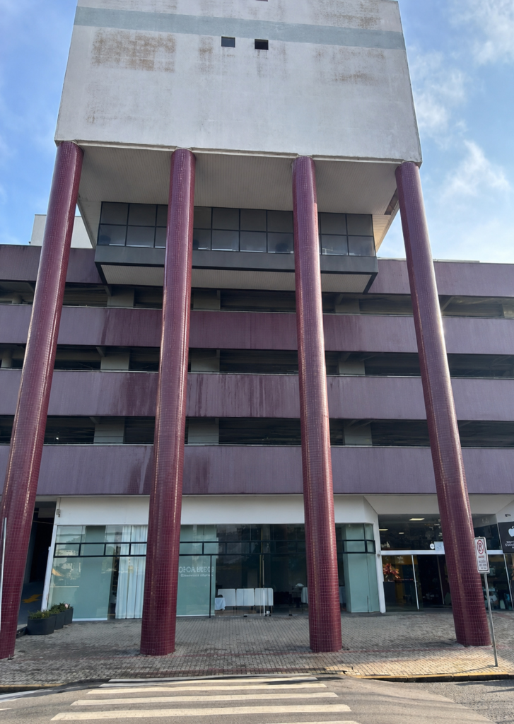 Fachada do Centro Empresarial Hannover, em Joinville